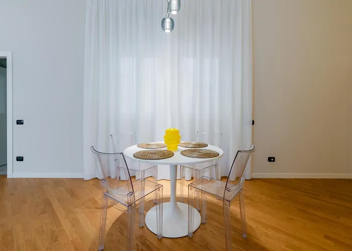 R Oleandro House קומו