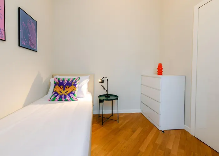 R Oleandro House קומו